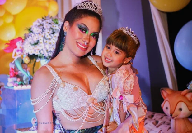 Influencer Bruna Marques e sua filha, Lua
