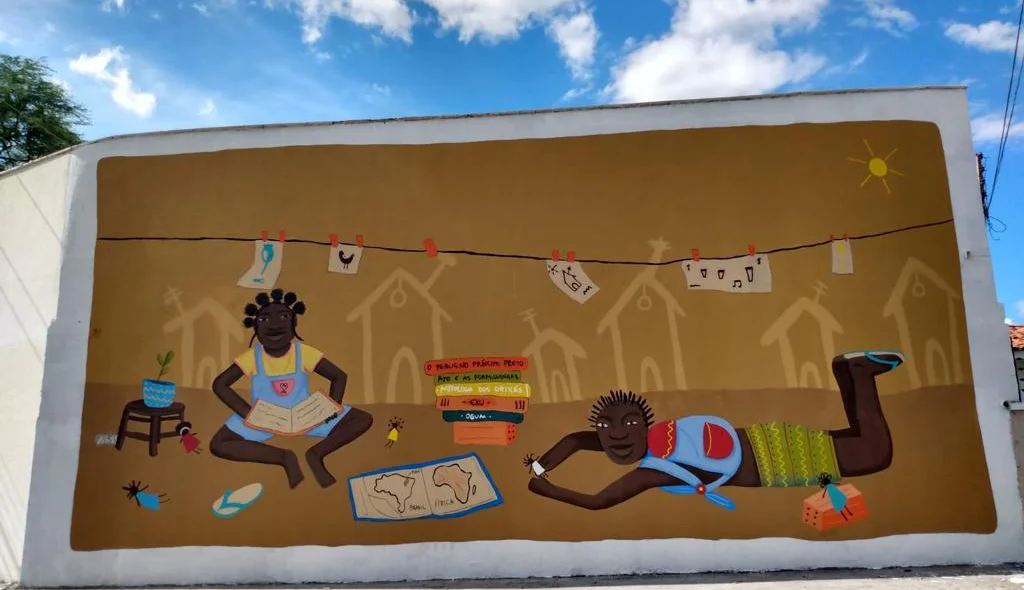 Mural da artista Línea, localizado próximo a praça do Fripisa