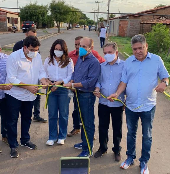 João Mádison inaugura mais obras em Sebastião Barros