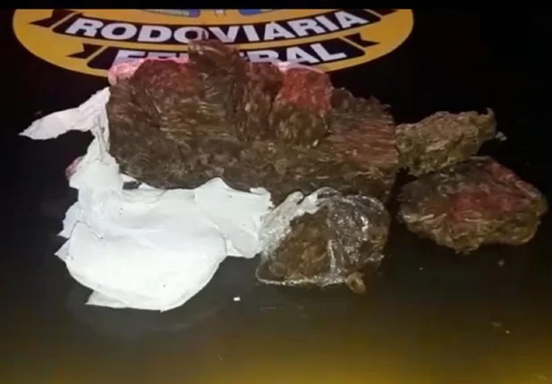 Jovem de 25 anos é preso com maconha dentro de ônibus em Piripiri