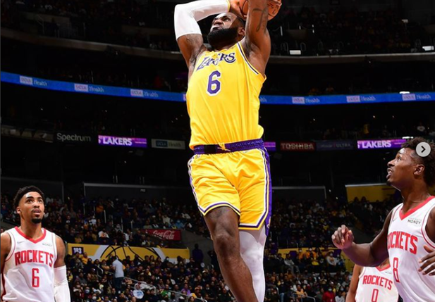 LeBron James em partida pelo Los Angeles Lakers