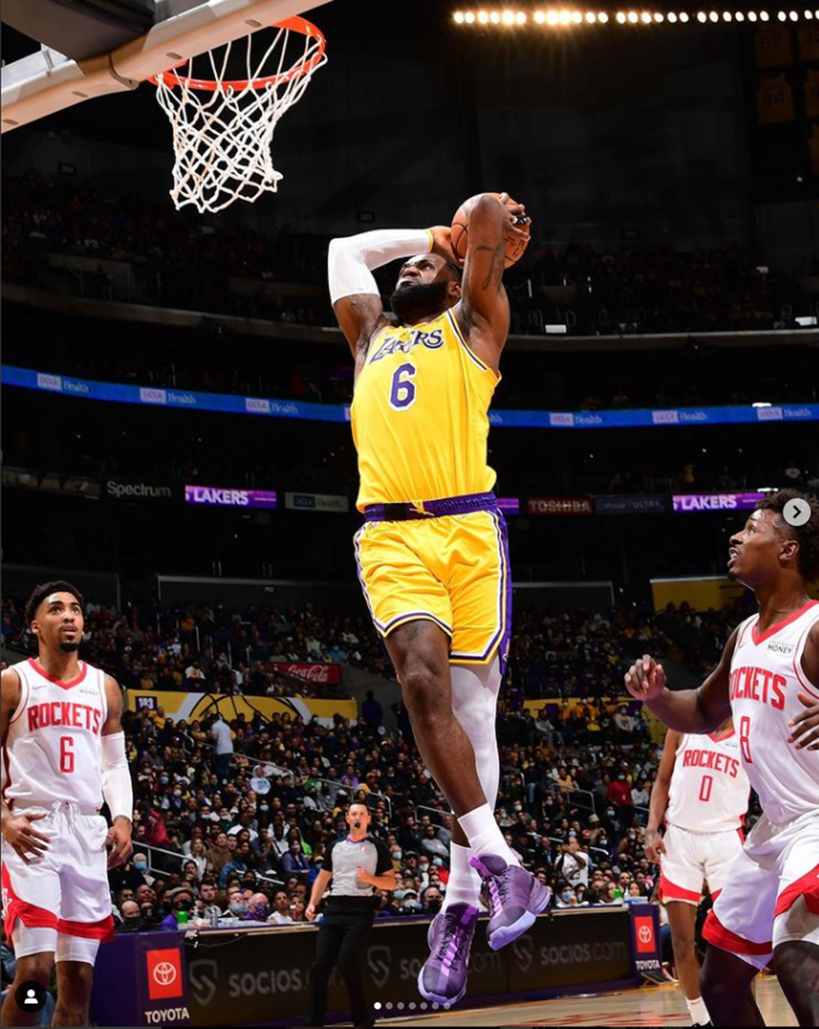 LeBron James em partida pelo Los Angeles Lakers