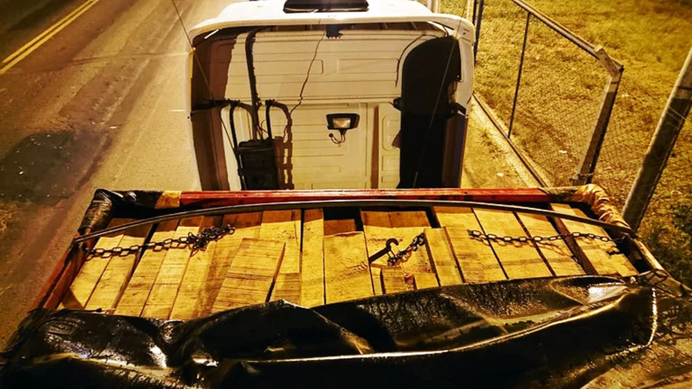Madeira ilegal transportada na BR 010 no MA