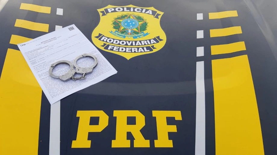 Mandado de prisão cumprido pela PRF