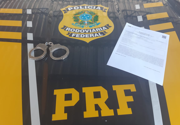 Mandado de prisão cumprido pela PRF