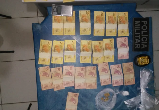 Materiais apreendidos com o acusado