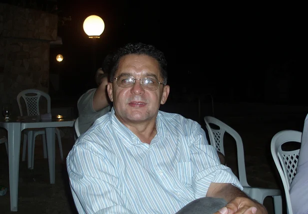 Médico Francisco Alves Holanda