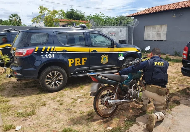 Motocicleta apreendida pela PRF-PI