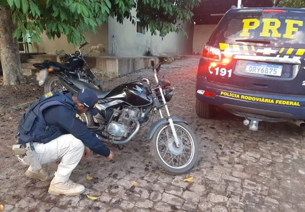 Motocicleta recuperada pela PRF