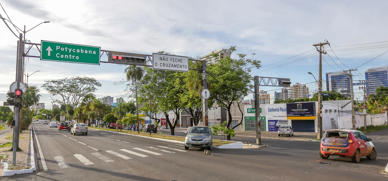 O acidente ocorreu na Avenida João XXIII
