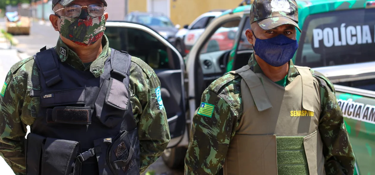 Cabo Telmo e sargento Elias fizeram o resgate do animal