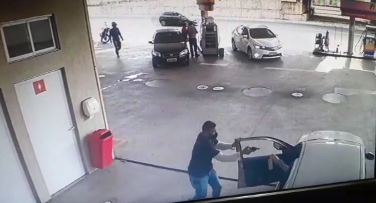 PM sendo baleado no viaduto da Tabuleta