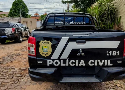 Polícia Civil na porta da mansão