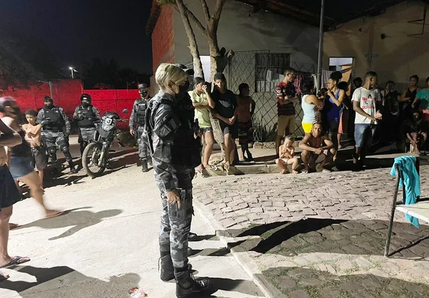 Polícia Militar no local
