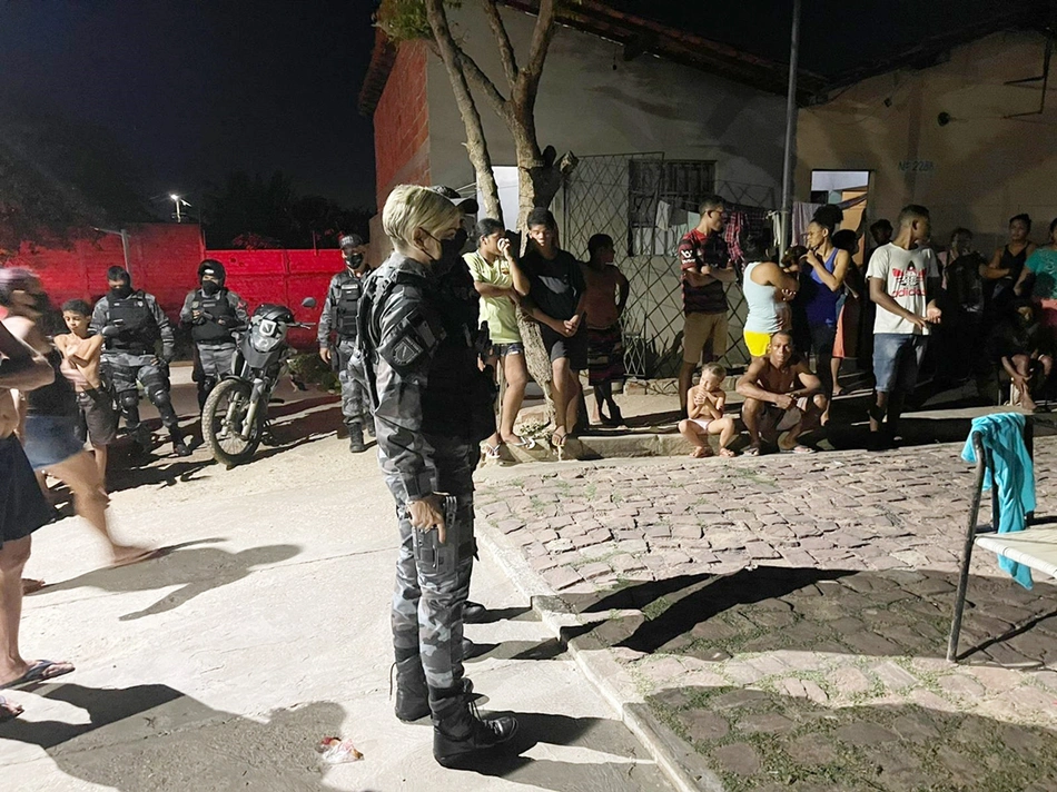 Polícia Militar no local