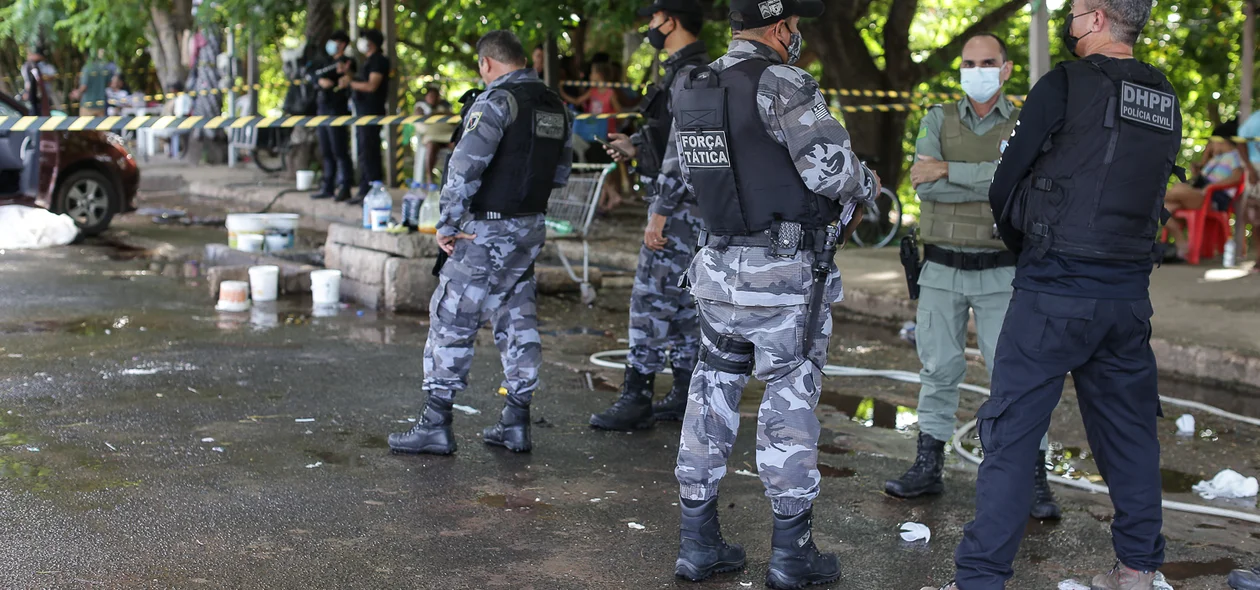 Polícia militar no local