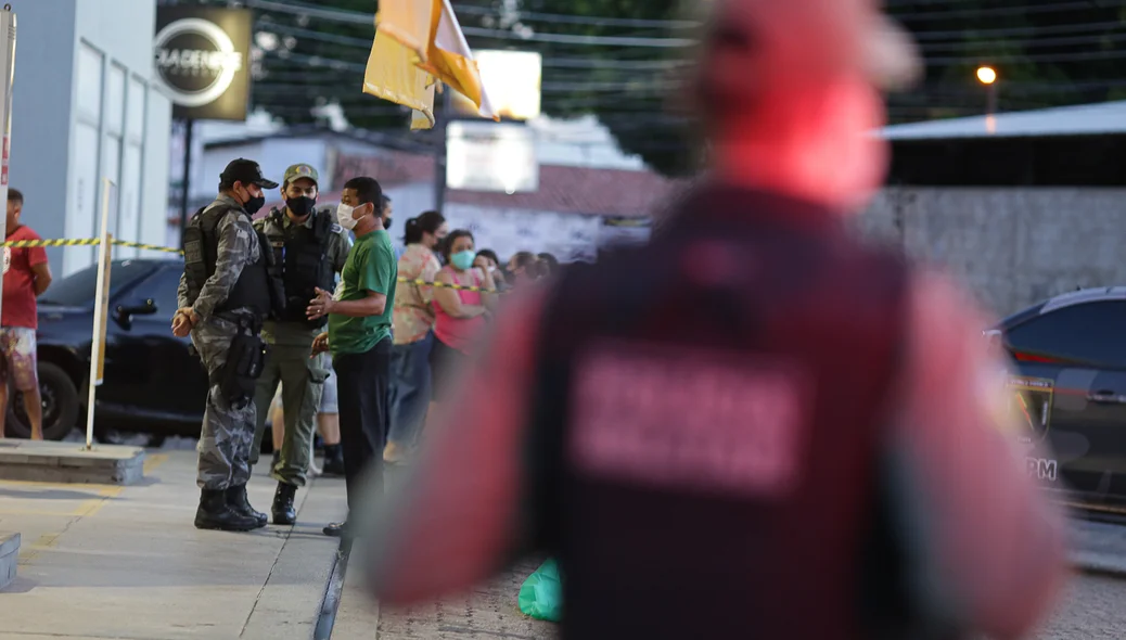 Polícia militar no local