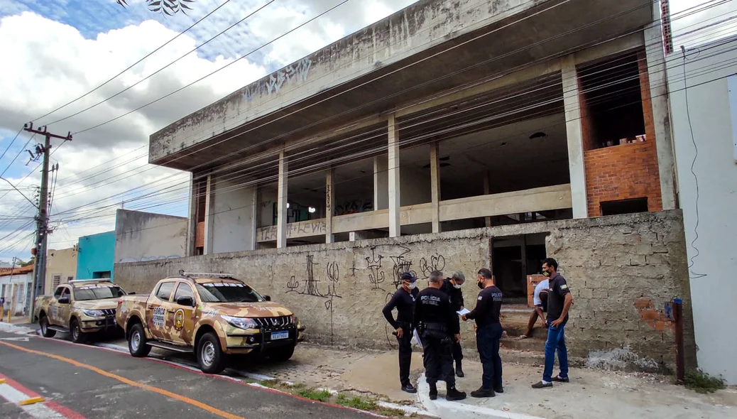 Policiais Penais e Agentes da Força Estadual estiveram no local durante a limpeza