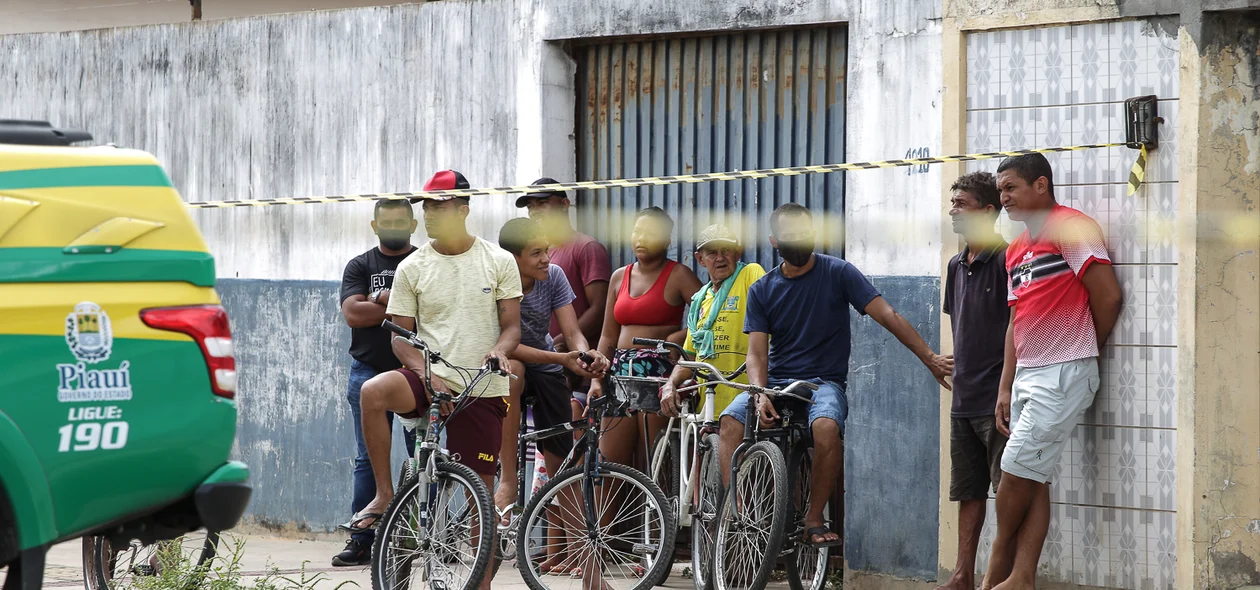 Populares no local do crime
