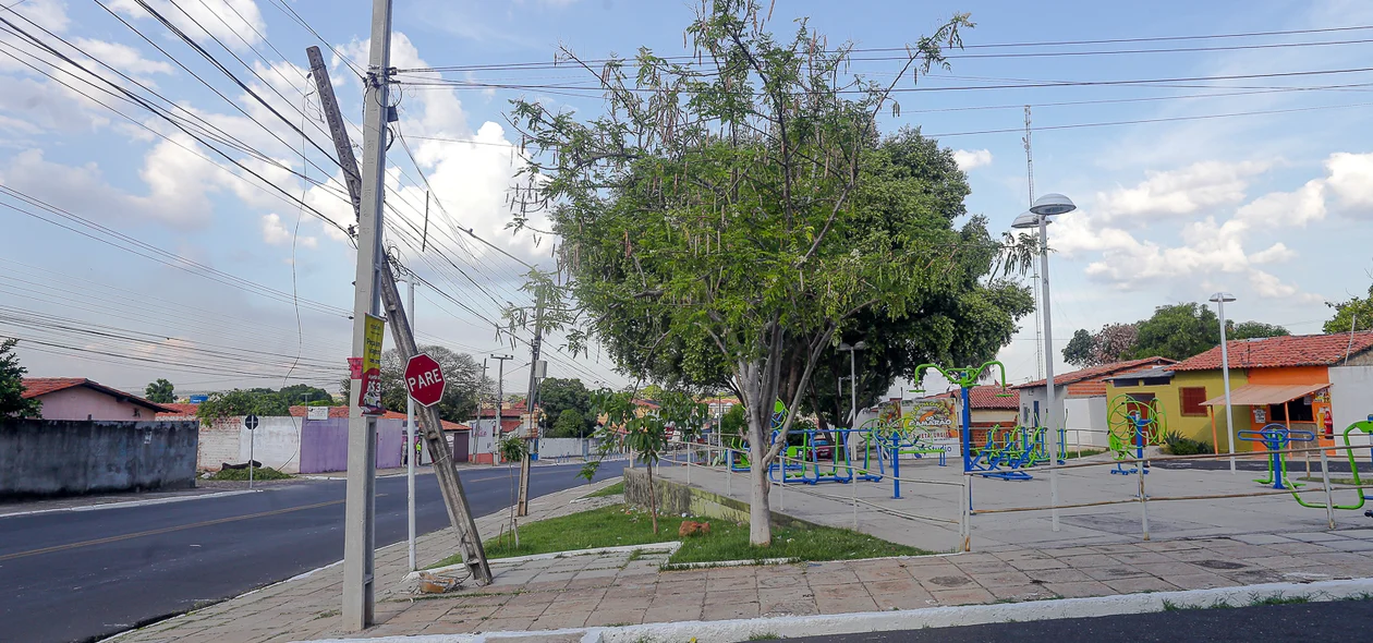 Poste seguro pela fiação