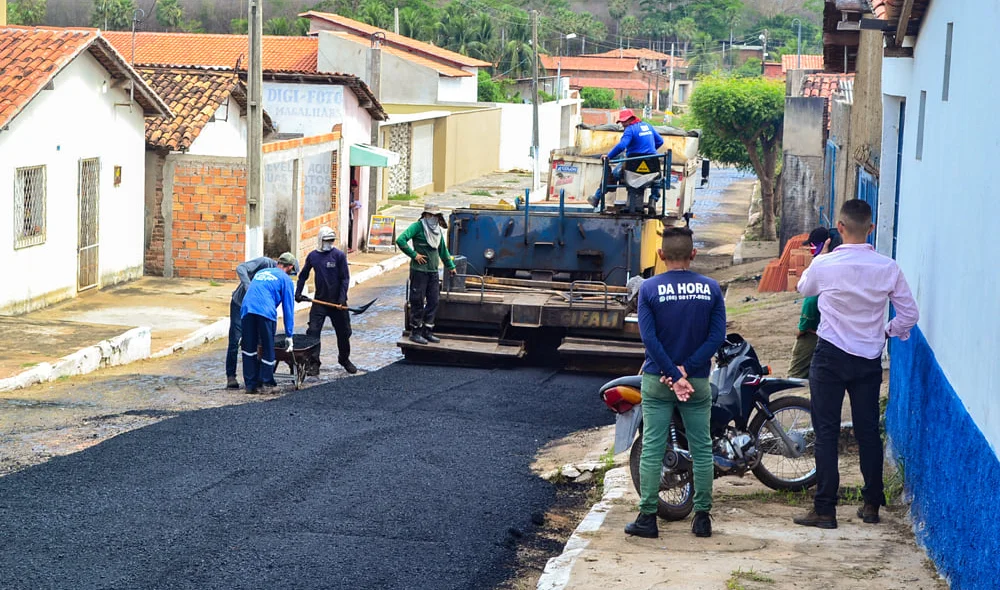 Prefeitura de Joaquim Pires realiza obra de asfaltamento nas principais ruas da cidade