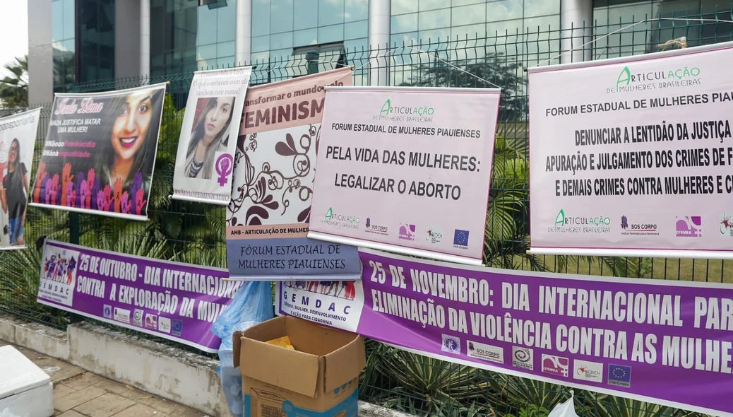 Protesto em frente ao Tribunal de Justiça do Piauí pedindo justiça para Iarla Barbosa