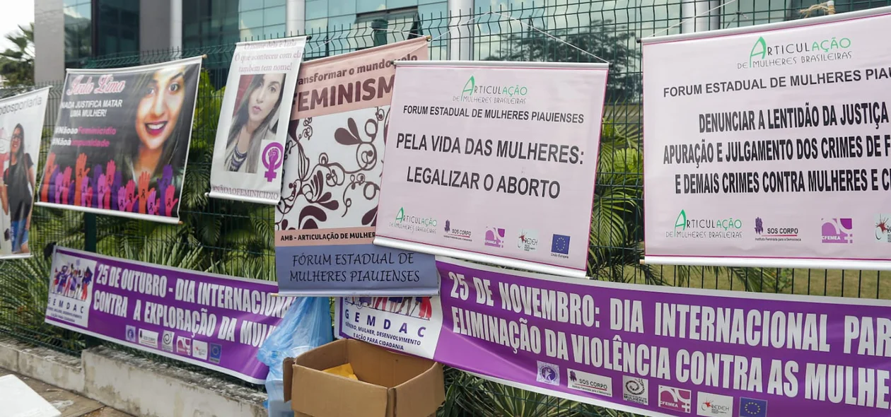 Protesto em frente ao Tribunal de Justiça do Piauí pedindo justiça para Iarla Barbosa