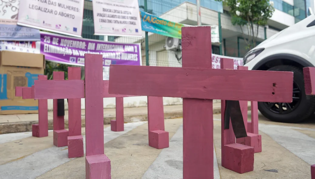 Protesto pede também justiça para outras mulheres assassinadas na capital