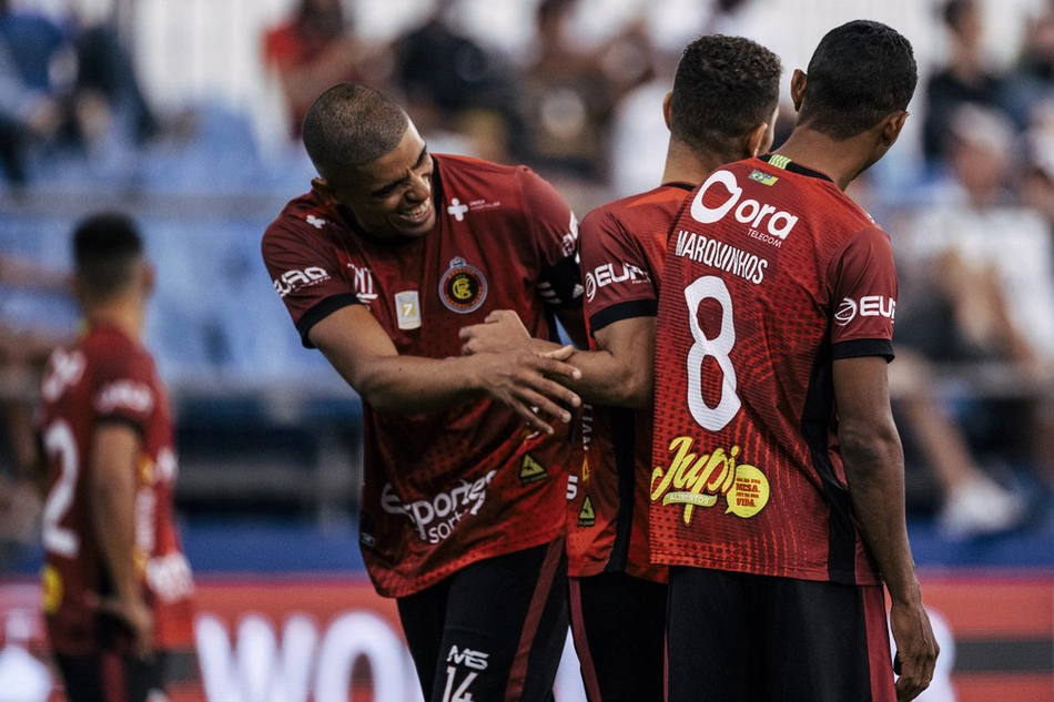 Resenha goleou os chilenos do Paris FC por 6 a 1.