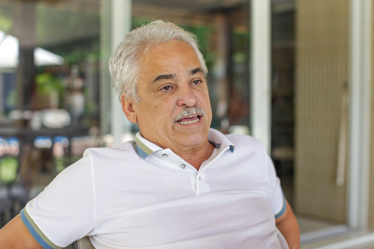 Robert Rios, Secretário