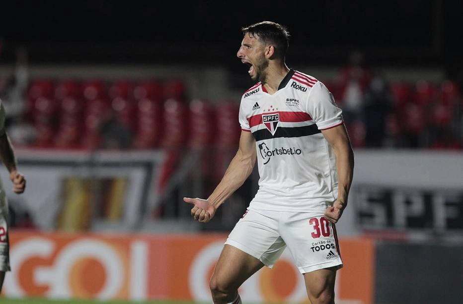 São Paulo visita o Bahia no duelo entre invictos Calleri e Guto Ferreira