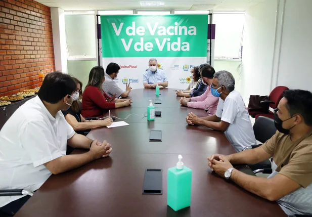 Secretário Florentino Neto recebe Conselho Estadual de Saúde