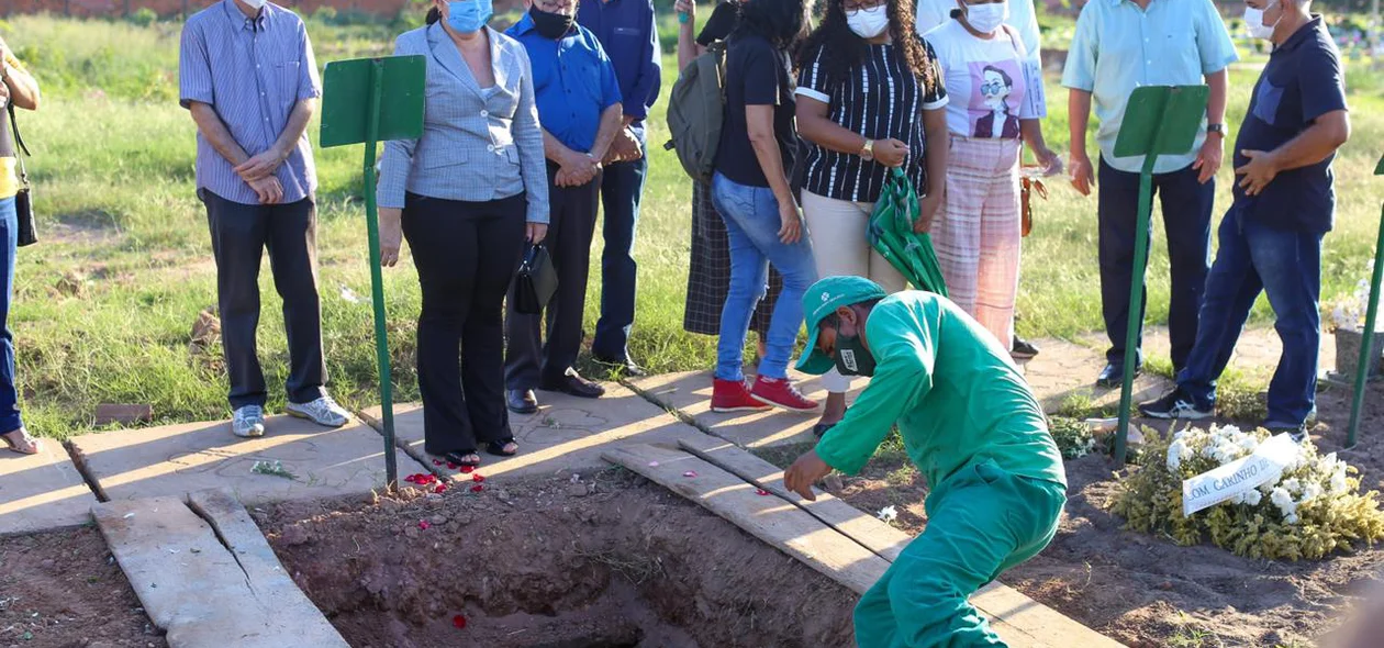 Sepultamento aconteceu no Cemitério Jardim da Ressurreição