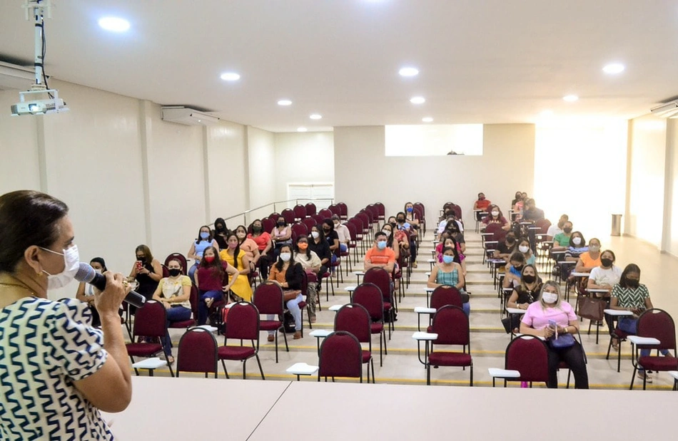 SME promove formação local para professores alfabetizadores