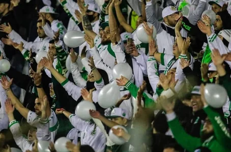 Torcida presente no estádio Alfredo Jaconi, em Caxias do Sul