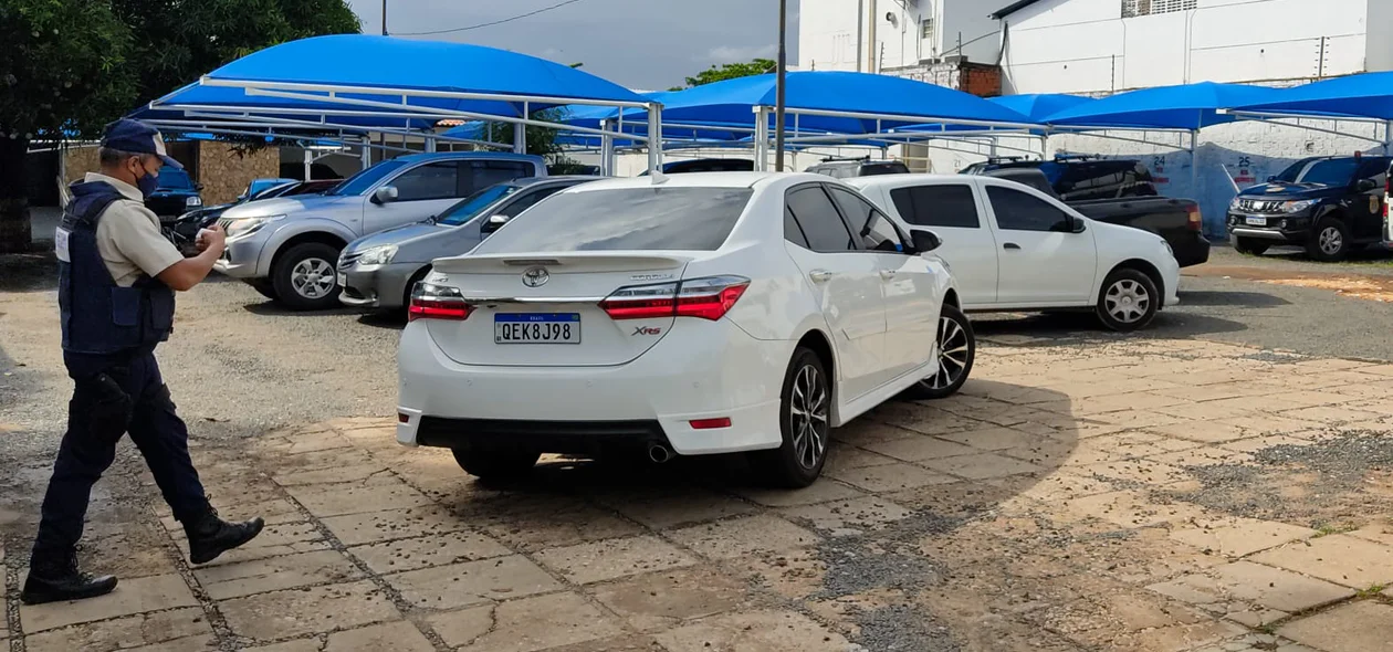 Veículo na sede da Polícia Federal em Teresina