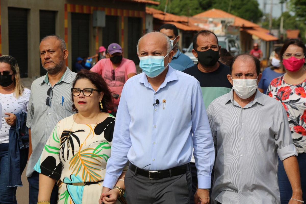 Warton Lacerda acompanha obras