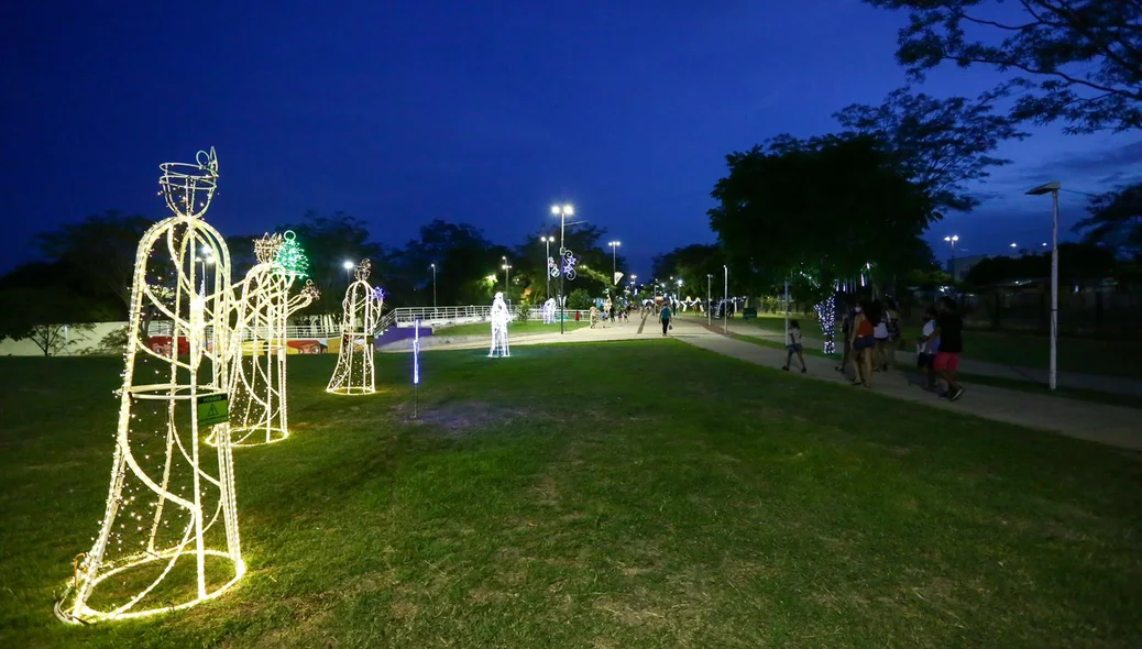 Anjos natalinos no Parque da Cidadania