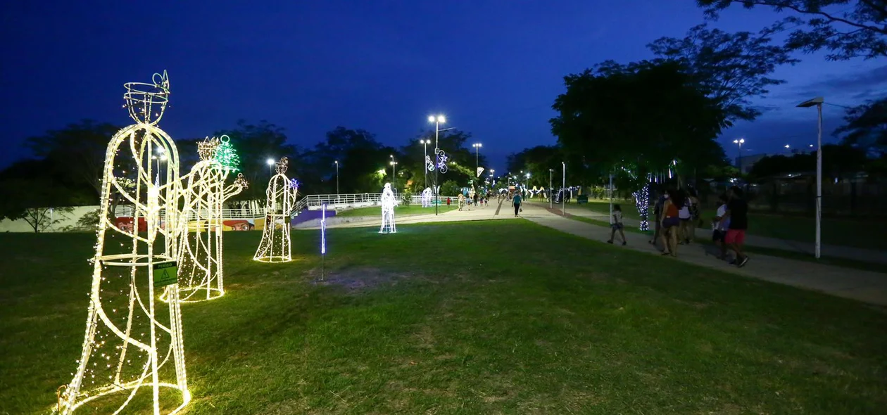 Anjos natalinos no Parque da Cidadania