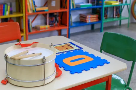 As salas de aulas estão todas equipadas