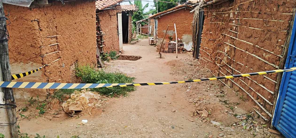 As vítimas estavam em uma residência quando foram mortas