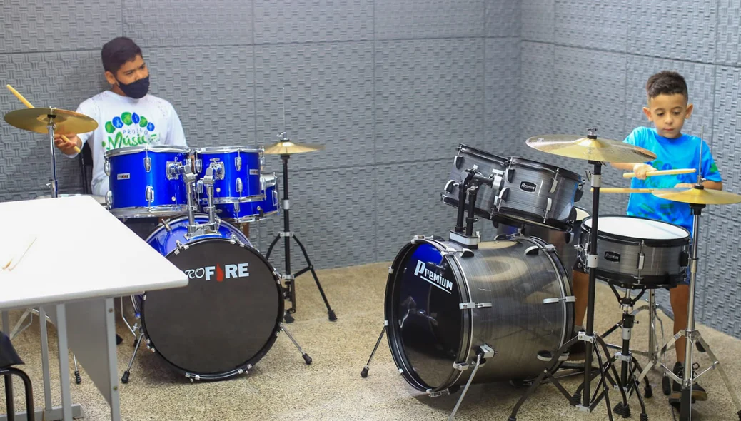 Aulas de bateria no Centro de Música Eficiente