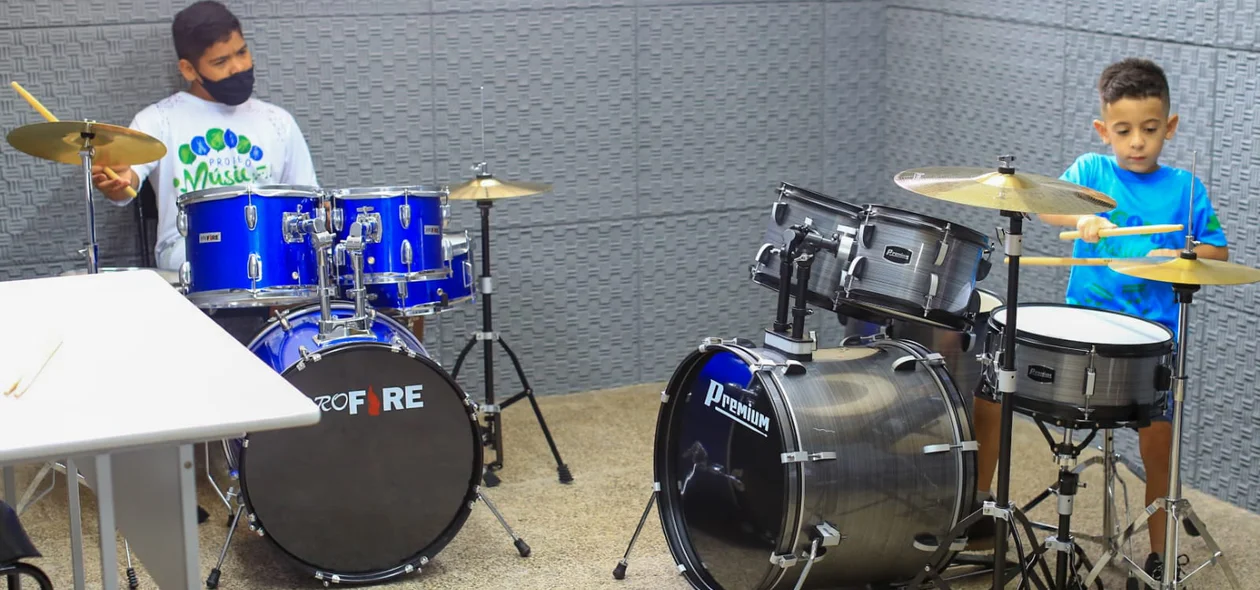 Aulas de bateria no Centro de Música Eficiente