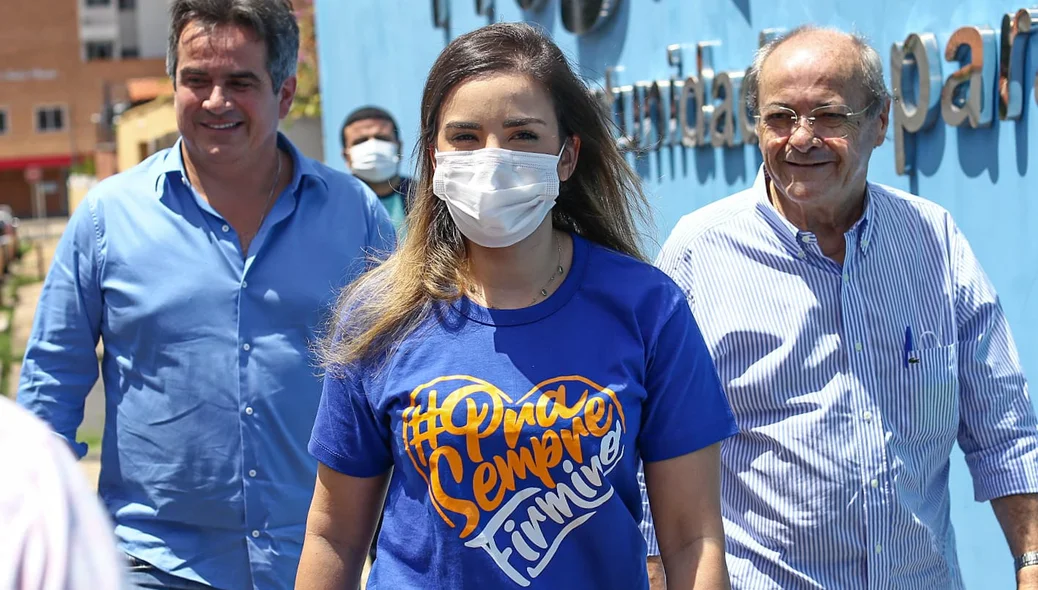 Bárbara Soares ao lado de Ciro e Sílvio Mendes