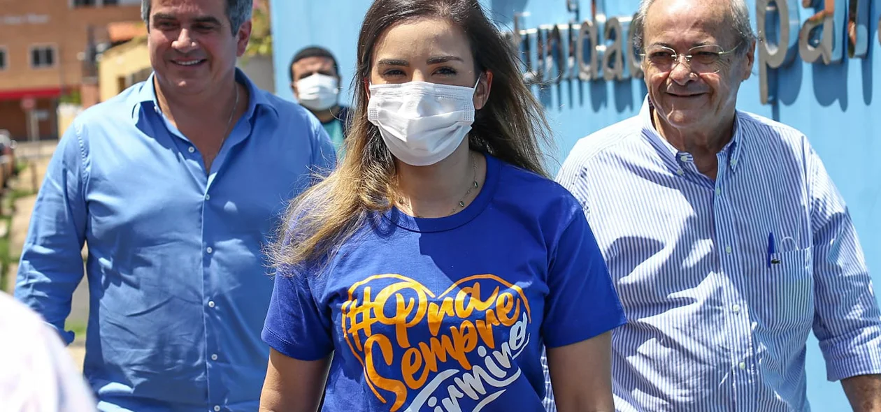 Bárbara Soares ao lado de Ciro e Sílvio Mendes