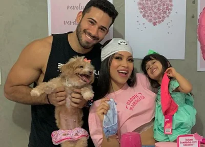 Bruna Marques aparece ao lado da família, nesta quinta-feira (23), para rebater acusações de que teria cometido maus tratos contra os animais