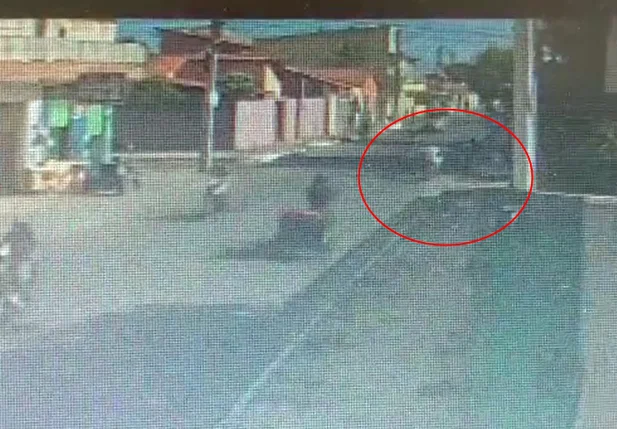 Câmera flagra colisão entre motos que deixou um morto em Parnaíba