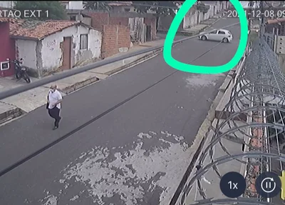 Câmera de segurança flagra assalto no bairro Buenos Aires