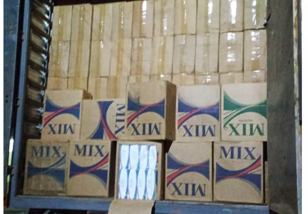 Carga de cigarro apreendida pela Polícia Militar de Bom Princípio