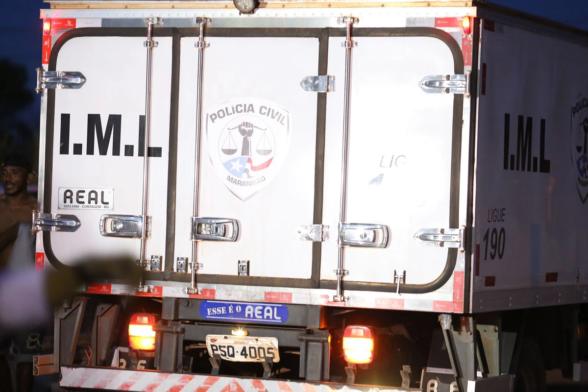 Carro do IML